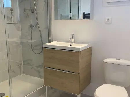 Studio rénové avec balcon, proche commerces, wifi et cellier privatif - Balaruc-les-Bains. - Photo 10