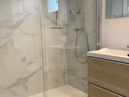 Studio rénové avec balcon, proche commerces, wifi et cellier privatif - Balaruc-les-Bains. - Photo 11