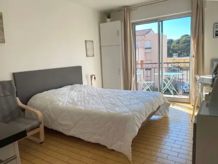 Studio rénové climatisé avec balcon, parking et wifi à Balaruc-les-Bains - Photo 3