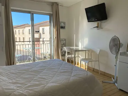 Studio rénové climatisé avec balcon, parking et wifi à Balaruc-les-Bains - Photo 4