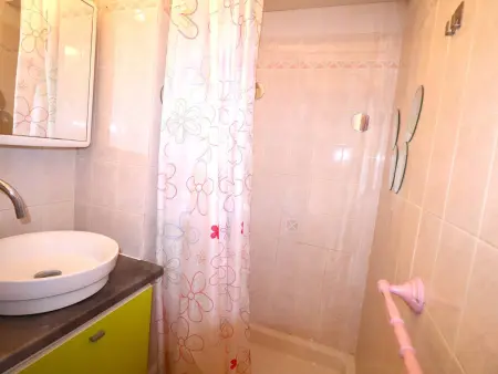 Appartement 2 Pièces Cabine avec Terrasse, Clim, Piscine et Proche Plage - 6 Couchages - Photo 7