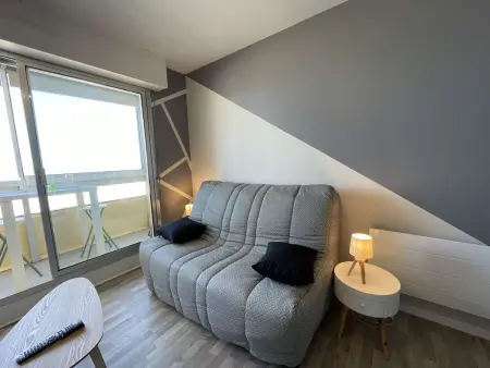 Studio rénové, 2 couchages, mer, commerces, 6e étage, TV, balcon, animaux admis - Photo 7