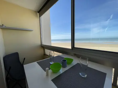 Studio rénové, 2 couchages, mer, commerces, 6e étage, TV, balcon, animaux admis - Photo 9