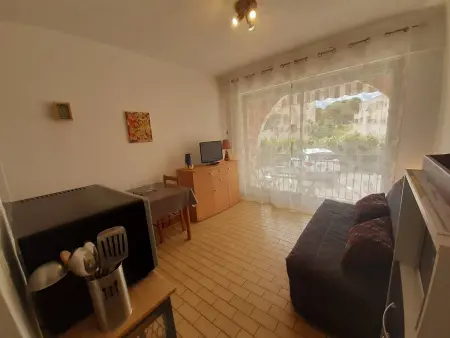 Studio avec Parking, Wi-Fi et Animaux Acceptés - Proche Étang de Thau et Thermes - Photo 3