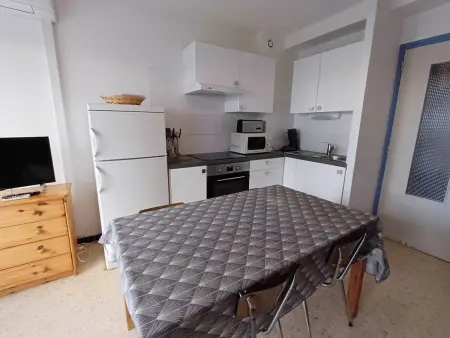 Charmant F2 avec terrasse près de l'Étang de Thau, équipé pour 4 pers. et proche établissement thermal - Photo 2