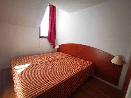 Duplex au calme 7 couchages, balcon sud, parking, piscine couverte, fitness, proche pistes et centre - Photo 3