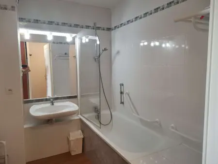Studio cosy avec terrasse, parking couvert, piscine, salle de fitness, proche pistes - Accepte animaux - Photo 4
