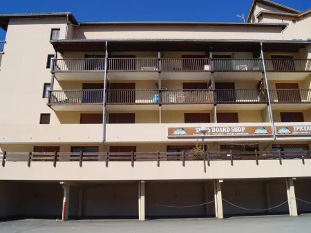 Studio rénové au pied des pistes avec terrasse - Photo 11