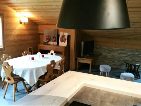 Spacieux appart rénové avec balcon sud, proche pistes et bus à La Clusaz - Photo 3