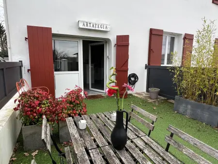 T1 Bis Cambo-les-Bains avec Terrasse et Accès Internet - Photo 1
