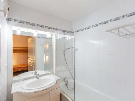 Studio cabine, piscine couverte et fitness, parking, proche pistes, calme, terrasse exposée sud - Photo 5