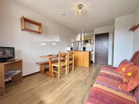 Studio cosy à 50m des pistes, balcon, parking, casier à skis, proche village et école de ski - Photo 1