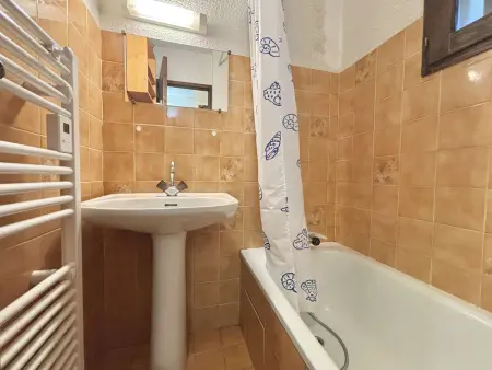 Studio cosy à 50m des pistes, balcon, parking, casier à skis, proche village et école de ski - Photo 15