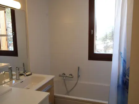 Appartement rénové 6 pers. avec balcon et parking privé à Montgenèvre - Photo 4