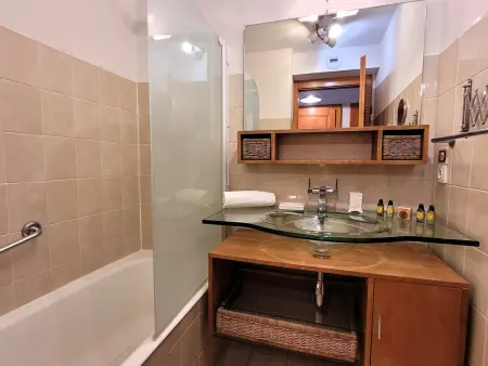 Bel appartement lumineux 3 pièces, prox centre, parking, calme - Photo 9