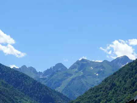 LUCHON Appart 2 pièces 4 pers avec balcon et parking, près centre-ville et thermes - Photo 10