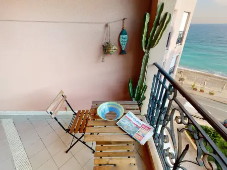 Grand 2P face mer avec balcon, parking, piscine et spa en centre-ville à Menton - Photo 1