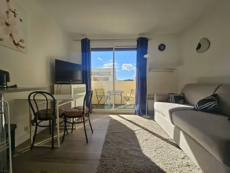 Studio lumineux avec balcon exposé sud, tout équipé et classé 2 étoiles. - Photo 1