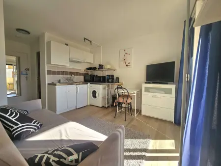 Studio lumineux avec balcon exposé sud, tout équipé et classé 2 étoiles. - Photo 3