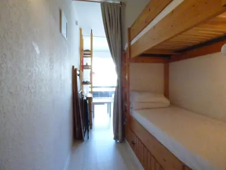 Studio 4 pers avec balcon, pied des pistes, parking gratuit, ascenseur - Photo 4
