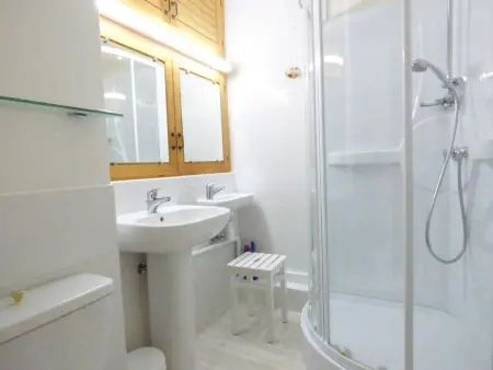 Studio 4 pers avec balcon, pied des pistes, parking gratuit, ascenseur - Photo 5