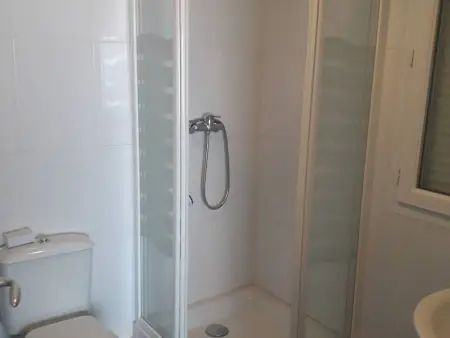 Appartement cosy 4 pers avec accès pistes, lave-vaisselle, lave-linge, casier à skis, parking gratuit - Photo 9