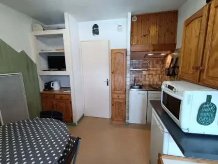 Appartement cosy 6 pers, proche pistes, balcon, casier à skis, parking gratuit - Photo 2