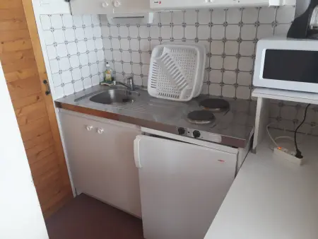 Studio 4 pers avec balcon sur les pistes, parking gratuit, casier à skis et kitchenette aménagée - Photo 11
