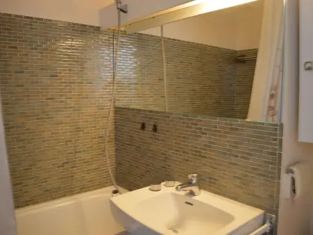 Studio cabine 4 pers. avec balcon, piscine, parking, accès direct plage - Grau-du-Roi - Photo 10