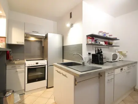 Beau Duplex T3 avec Balcon, Wifi et Parking à 300m du Centre - Photo 4