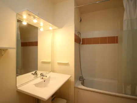 La Bourboule - Appartement T2 bis en centre, parking inclus - Photo 6