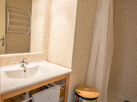 Appartement spacieux avec vue sur l'étang, accès plage, parking inclus - Photo 5
