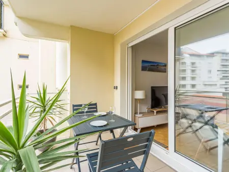 Superbe T2 rénové avec balcon et parking, à 150m de la Grande Plage de Biarritz - Photo 1