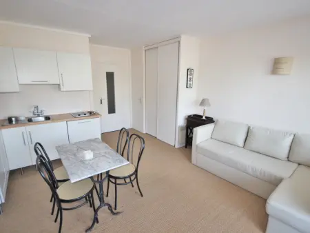 Studio Centre-Ville Royan : Plages et Commerces à Pied, Balcon, Parking Gratuit - Photo 3
