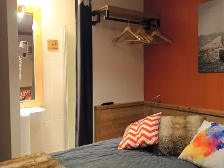 Appartement rénové chaleureux et moderne, 120m², 10-12 pers, accès direct aux pistes, stationnement inclus - Photo 5
