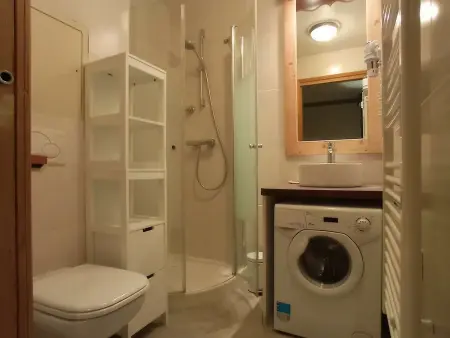 Appartement rénové chaleureux et moderne, 120m², 10-12 pers, accès direct aux pistes, stationnement inclus - Photo 8