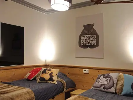 Appartement rénové chaleureux et moderne, 120m², 10-12 pers, accès direct aux pistes, stationnement inclus - Photo 11