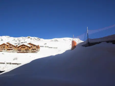 Appartement rénové chaleureux et moderne, 120m², 10-12 pers, accès direct aux pistes, stationnement inclus - Photo 15