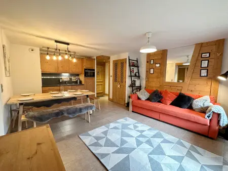 Charmant T3 au cœur de Samoëns avec jardin, parking et proche ski-bus - Photo 2