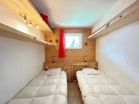 Appartement de charme au pied des pistes, centre des Gets, balcon et terrasse, 2 chambres, Wi-Fi gratuit - Photo 4