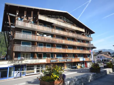 Appartement de charme au pied des pistes, centre des Gets, balcon et terrasse, 2 chambres, Wi-Fi gratuit - Photo 9