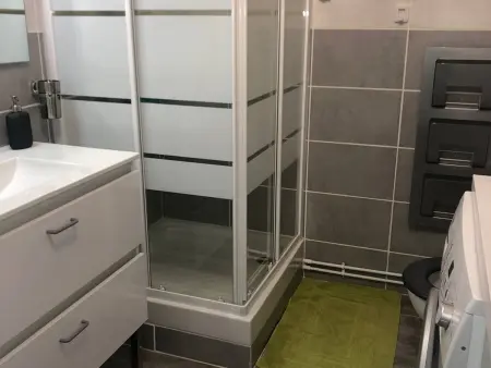 Appartement 2 pièces climatisé, parking privé, proche plage - Photo 3