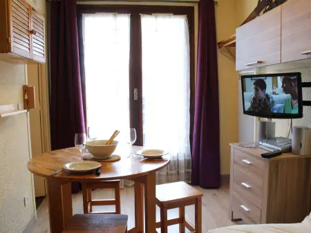Studio cabine avec accès direct aux pistes, balcon, et piscine - 4 couchages, Risoul 1850 - Photo 1