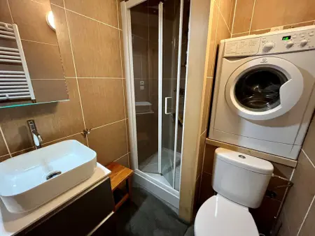 Appartement cosy rénové, 2 pièces, calme, proche pistes et commerces, parking privé - Photo 6