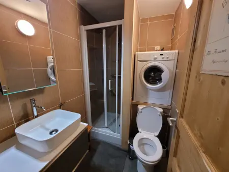 Appartement cosy rénové, 2 pièces, calme, proche pistes et commerces, parking privé - Photo 10