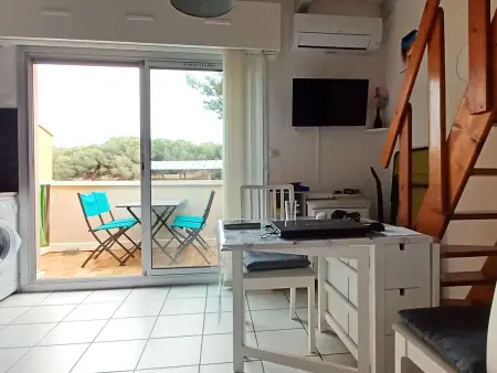 T2 mezzanine avec climatisation, piscine et parking proche plage - Photo 1