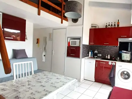 T2 mezzanine avec climatisation, piscine et parking proche plage - Photo 4