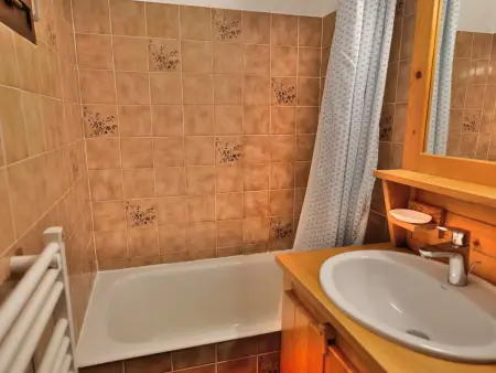 Appartement confortable 40m² pour 6 pers. proche pistes de ski, grande terrasse - Photo 14
