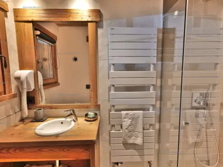 Superbe 5 pièces rénové avec sauna, hammam, jacuzzi, proche télécabines et village, idéal 12/14 pers. - Photo 12