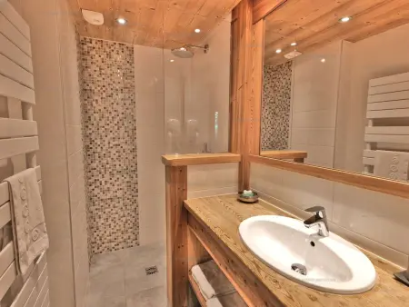 Superbe 5 pièces rénové avec sauna, hammam, jacuzzi, proche télécabines et village, idéal 12/14 pers. - Photo 16